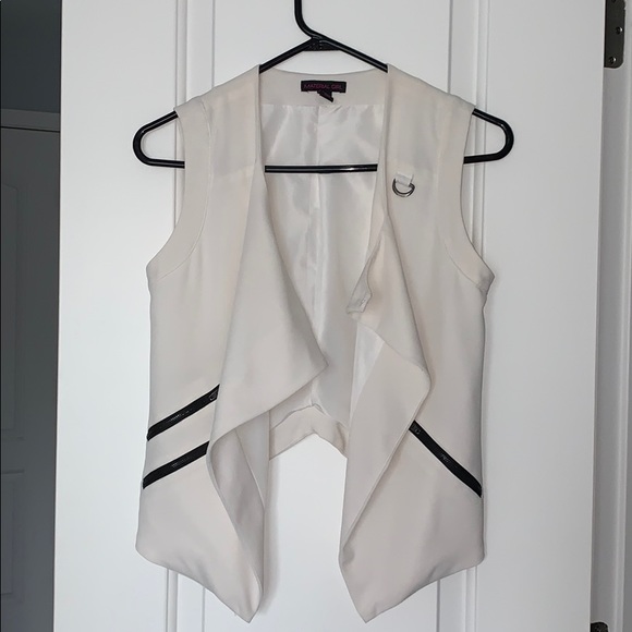 Blazer - Picture 4 of 4